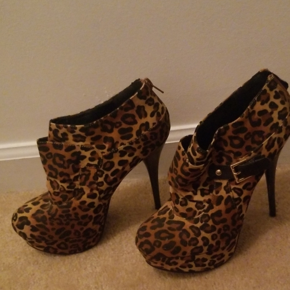 Leopard Bootie - Picture 3 of 5